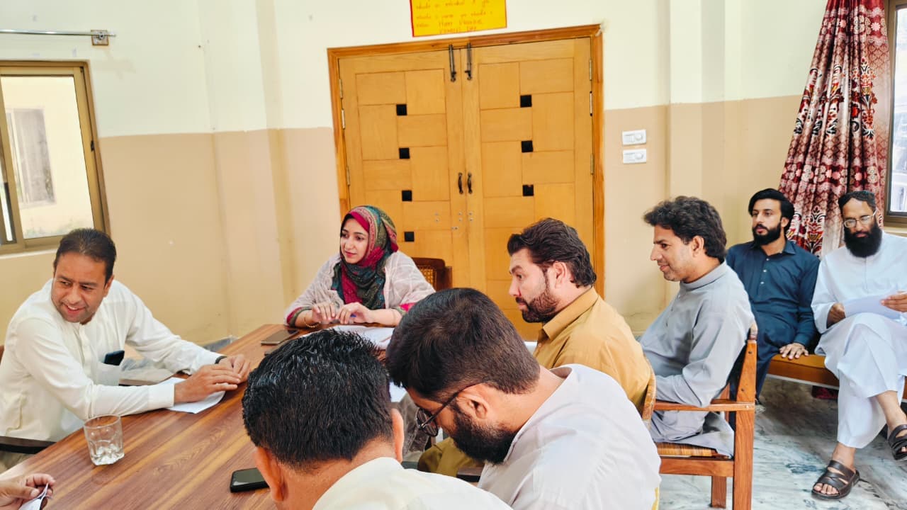 Discussing registration, coordination and upcoming welfare projects for the district.